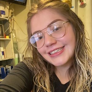 Meet your Posher, Carolina